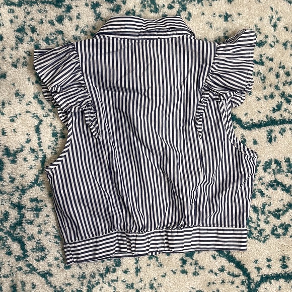 Forever 21 contemporary 100% cotton Striped Crop top with full button front - Picture 2 of 6